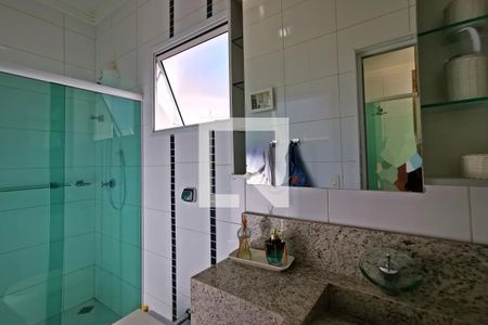 Casa de condomínio à venda com 585m², 5 quartos e 6 vagas Casa de condomínio à venda com 585m², 5 quartos e 6 vagasBanheiro