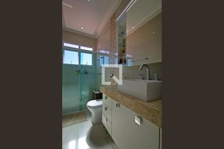 Casa de condomínio à venda com 585m², 5 quartos e 6 vagas Casa de condomínio à venda com 585m², 5 quartos e 6 vagasBanheiro