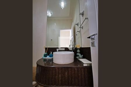 Banheiro de casa de condomínio à venda com 5 quartos, 585m² em Vale Azul, Jundiaí