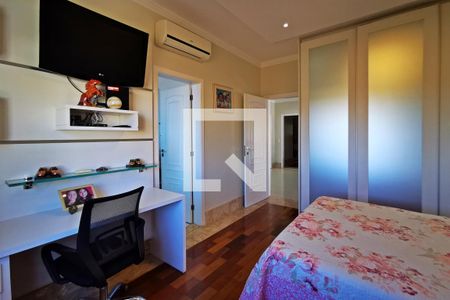 Casa de condomínio à venda com 585m², 5 quartos e 6 vagas Casa de condomínio à venda com 585m², 5 quartos e 6 vagasQuarto 2