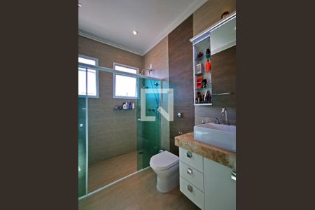 Casa de condomínio à venda com 585m², 5 quartos e 6 vagas Casa de condomínio à venda com 585m², 5 quartos e 6 vagasBanheiro