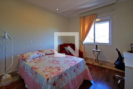 Casa de condomínio à venda com 585m², 5 quartos e 6 vagas Casa de condomínio à venda com 585m², 5 quartos e 6 vagasQuarto 2