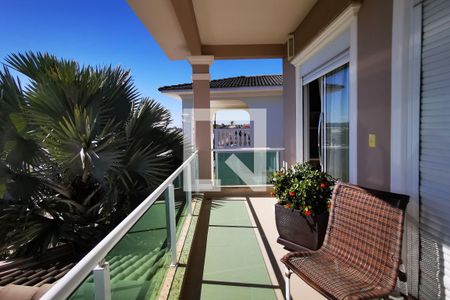 Casa de condomínio à venda com 585m², 5 quartos e 6 vagas Casa de condomínio à venda com 585m², 5 quartos e 6 vagasVista