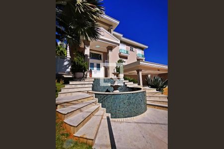 Casa de condomínio à venda com 585m², 5 quartos e 6 vagas Casa de condomínio à venda com 585m², 5 quartos e 6 vagasEntrada