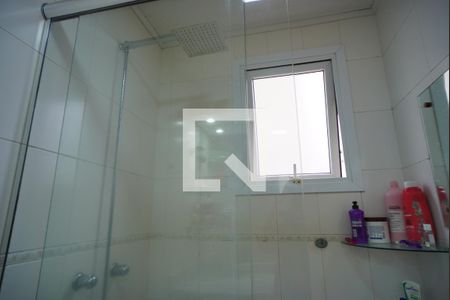 Banheiro  suíte  de apartamento à venda com 2 quartos, 63m² em Passo D’areia, Porto Alegre