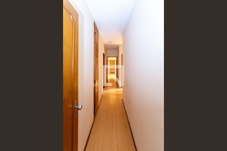 Corredor de apartamento para alugar com 3 quartos, 296m² em Jardim Barbosa, Guarulhos