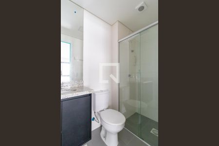 Banheiro de kitnet/studio para alugar com 1 quarto, 28m² em Batel , Curitiba