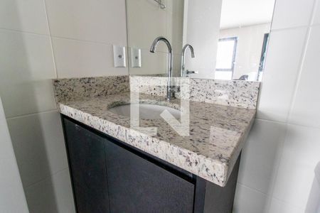 Detalhe do banheiro de kitnet/studio para alugar com 1 quarto, 28m² em Batel , Curitiba