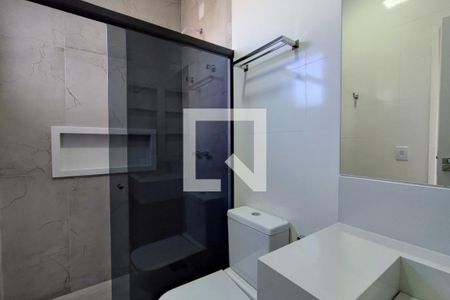 Banheiro Suíte 1 de casa de condomínio à venda com 3 quartos, 235m² em Swiss Park, Campinas