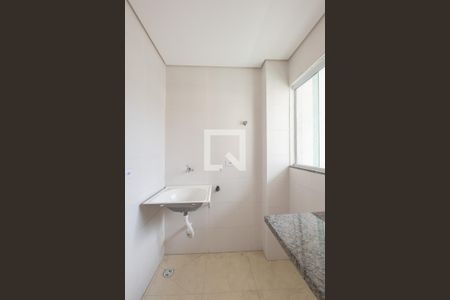 Sala e cozinha de apartamento para alugar com 2 quartos, 45m² em Vila Esperança, São Paulo