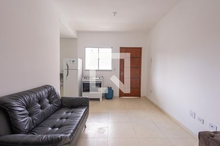 Sala e cozinha de apartamento para alugar com 2 quartos, 45m² em Vila Esperança, São Paulo