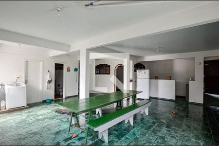 Casa à venda com 150m², 2 quartos e 3 vagas Casa à venda com 150m², 2 quartos e 3 vagasGaragem