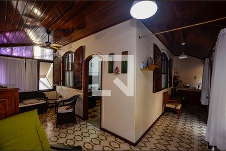 Sala de casa à venda com 2 quartos, 150m² em Badu, Niterói