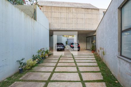 Casa de condomínio à venda com 490m², 3 quartos e 4 vagas Casa de condomínio à venda com 490m², 3 quartos e 4 vagasGaragem