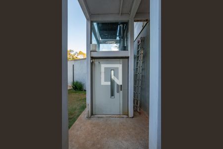 Casa de condomínio à venda com 490m², 3 quartos e 4 vagas Casa de condomínio à venda com 490m², 3 quartos e 4 vagasElevador