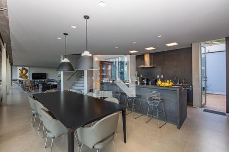 Casa de condomínio à venda com 490m², 3 quartos e 4 vagas Casa de condomínio à venda com 490m², 3 quartos e 4 vagasCozinha