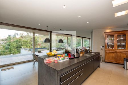 Casa de condomínio à venda com 490m², 3 quartos e 4 vagas Casa de condomínio à venda com 490m², 3 quartos e 4 vagasCozinha