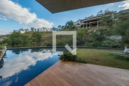 Casa de condomínio à venda com 490m², 3 quartos e 4 vagas Casa de condomínio à venda com 490m², 3 quartos e 4 vagasPiscina