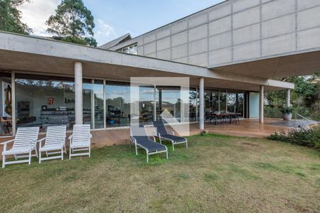 Casa de condomínio à venda com 490m², 3 quartos e 4 vagas Casa de condomínio à venda com 490m², 3 quartos e 4 vagasVaranda da Sala