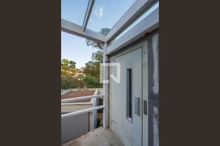 Casa de condomínio à venda com 490m², 3 quartos e 4 vagas Casa de condomínio à venda com 490m², 3 quartos e 4 vagasElevador