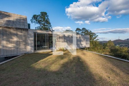 Casa de condomínio à venda com 490m², 3 quartos e 4 vagas Casa de condomínio à venda com 490m², 3 quartos e 4 vagasVaranda 1 da Suíte 1