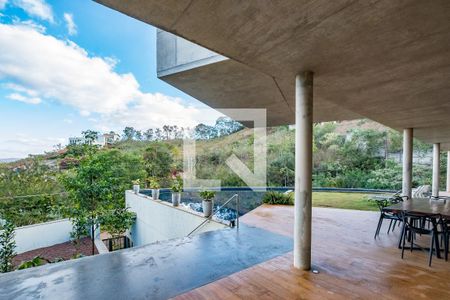 Casa de condomínio à venda com 490m², 3 quartos e 4 vagas Casa de condomínio à venda com 490m², 3 quartos e 4 vagasVaranda da Sala - Piscina