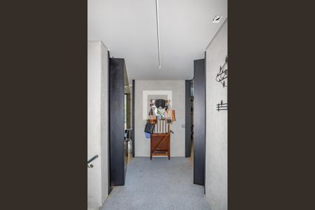 Casa de condomínio à venda com 490m², 3 quartos e 4 vagas Casa de condomínio à venda com 490m², 3 quartos e 4 vagasCorredor