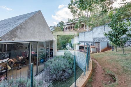 Casa de condomínio à venda com 490m², 3 quartos e 4 vagas Casa de condomínio à venda com 490m², 3 quartos e 4 vagasÁrea externa