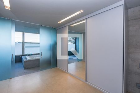 Casa de condomínio à venda com 490m², 3 quartos e 4 vagas Casa de condomínio à venda com 490m², 3 quartos e 4 vagasSuíte 1