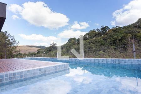 Casa de condomínio à venda com 329m², 4 quartos e 4 vagas Casa de condomínio à venda com 329m², 4 quartos e 4 vagasPiscina