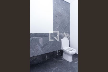 Casa de condomínio à venda com 329m², 4 quartos e 4 vagas Casa de condomínio à venda com 329m², 4 quartos e 4 vagasLavabo