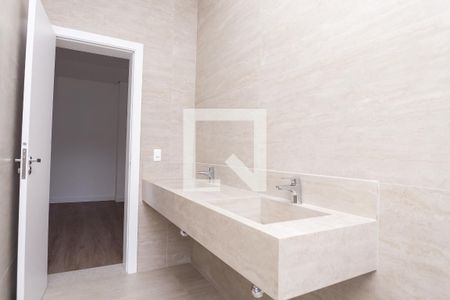 Casa de condomínio à venda com 329m², 4 quartos e 4 vagas Casa de condomínio à venda com 329m², 4 quartos e 4 vagasBanheiro da Suíte 4