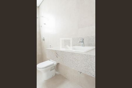 Casa de condomínio à venda com 329m², 4 quartos e 4 vagas Casa de condomínio à venda com 329m², 4 quartos e 4 vagasBanheiro da Suíte 2