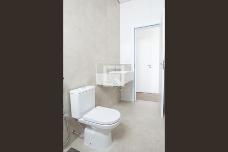 Casa de condomínio à venda com 329m², 4 quartos e 4 vagas Casa de condomínio à venda com 329m², 4 quartos e 4 vagasBanheiro da Suíte 1