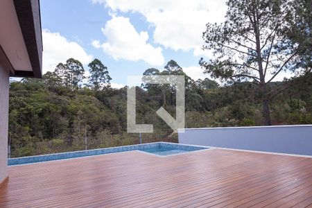 Casa de condomínio à venda com 329m², 4 quartos e 4 vagas Casa de condomínio à venda com 329m², 4 quartos e 4 vagasÁrea externa