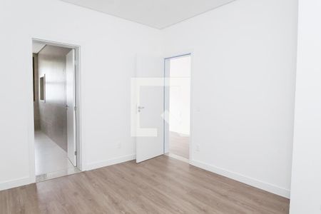 Casa de condomínio à venda com 329m², 4 quartos e 4 vagas Casa de condomínio à venda com 329m², 4 quartos e 4 vagasCloset Suíte 4