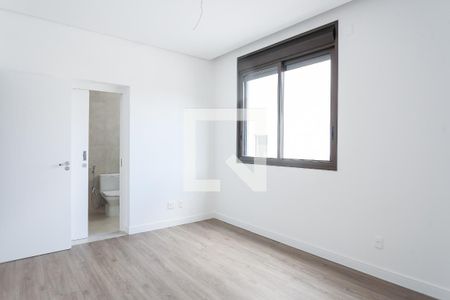 Casa de condomínio à venda com 329m², 4 quartos e 4 vagas Casa de condomínio à venda com 329m², 4 quartos e 4 vagasSuíte 3