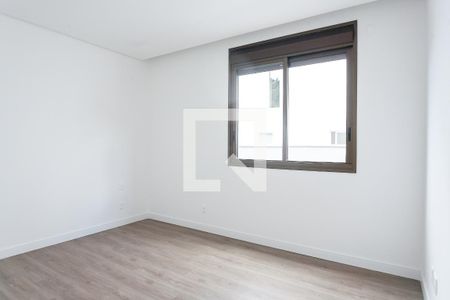 Casa de condomínio à venda com 329m², 4 quartos e 4 vagas Casa de condomínio à venda com 329m², 4 quartos e 4 vagasSuíte 2