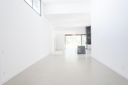 Casa de condomínio à venda com 329m², 4 quartos e 4 vagas Casa de condomínio à venda com 329m², 4 quartos e 4 vagasSala