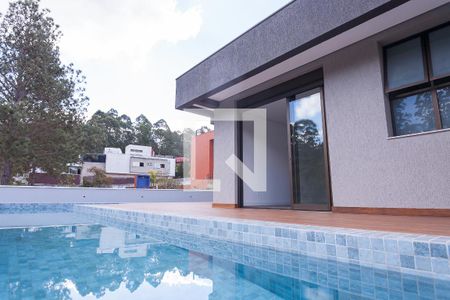 Casa de condomínio à venda com 329m², 4 quartos e 4 vagas Casa de condomínio à venda com 329m², 4 quartos e 4 vagasPiscina
