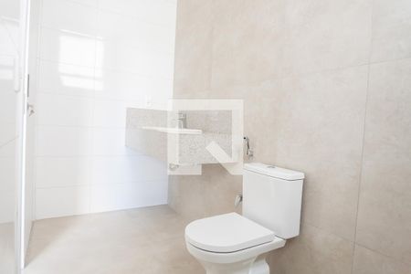 Casa de condomínio à venda com 329m², 4 quartos e 4 vagas Casa de condomínio à venda com 329m², 4 quartos e 4 vagasBanheiro da Suíte 3