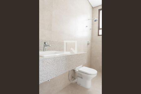 Casa de condomínio à venda com 329m², 4 quartos e 4 vagas Casa de condomínio à venda com 329m², 4 quartos e 4 vagasBanheiro da Suíte 3