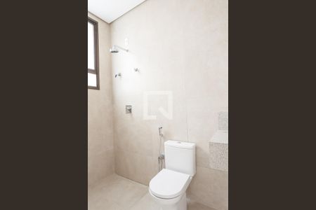 Casa de condomínio à venda com 329m², 4 quartos e 4 vagas Casa de condomínio à venda com 329m², 4 quartos e 4 vagasBanheiro da Suíte 2