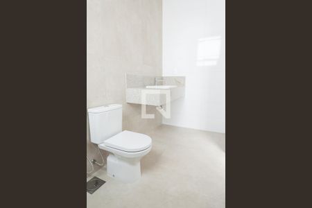 Casa de condomínio à venda com 329m², 4 quartos e 4 vagas Casa de condomínio à venda com 329m², 4 quartos e 4 vagasBanheiro da Suíte 2