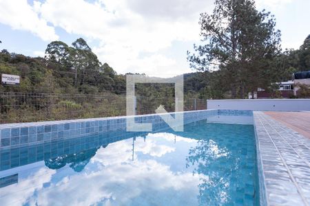 Casa de condomínio à venda com 329m², 4 quartos e 4 vagas Casa de condomínio à venda com 329m², 4 quartos e 4 vagasPiscina