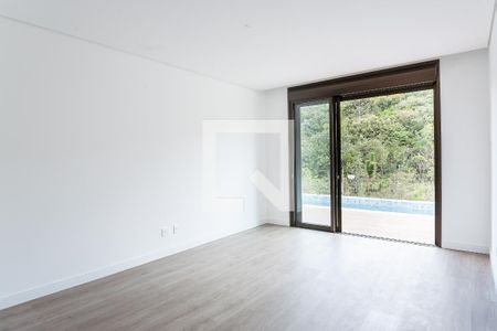 Casa de condomínio à venda com 329m², 4 quartos e 4 vagas Casa de condomínio à venda com 329m², 4 quartos e 4 vagasSuíte 4