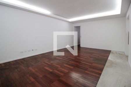 Casa à venda com 243m², 3 quartos e 2 vagasSala