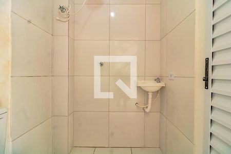 Banheiro de kitnet/studio para alugar com 1 quarto, 17m² em Vila do Encontro, São Paulo