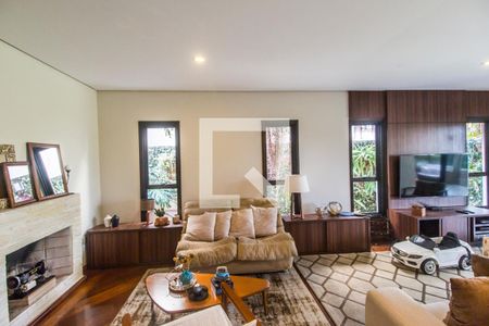 Sala de TV de casa de condomínio para alugar com 4 quartos, 350m² em Alphaville, Santana de Parnaíba