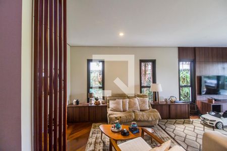 Sala de TV de casa de condomínio para alugar com 4 quartos, 350m² em Alphaville, Santana de Parnaíba